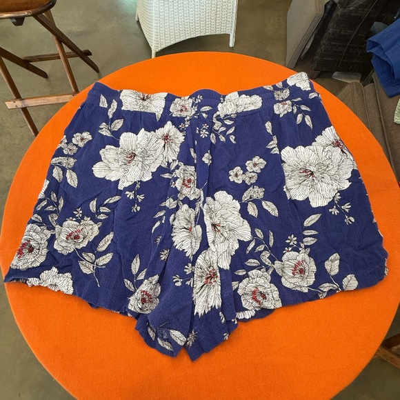 C. Wonder High Waist Blue and White Floral Shorts - Picture 2 of 4